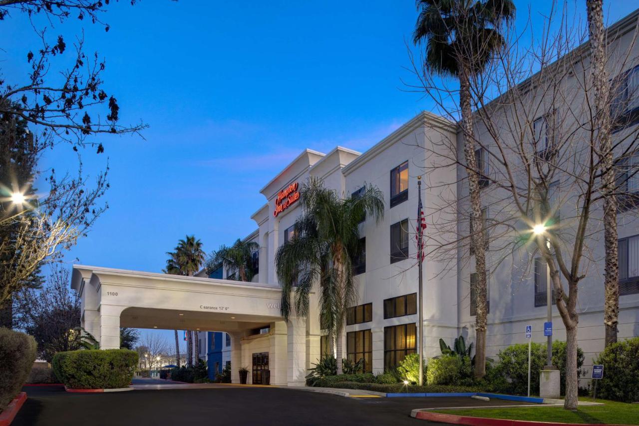 Hampton Inn & Suites Туларе Екстер'єр фото