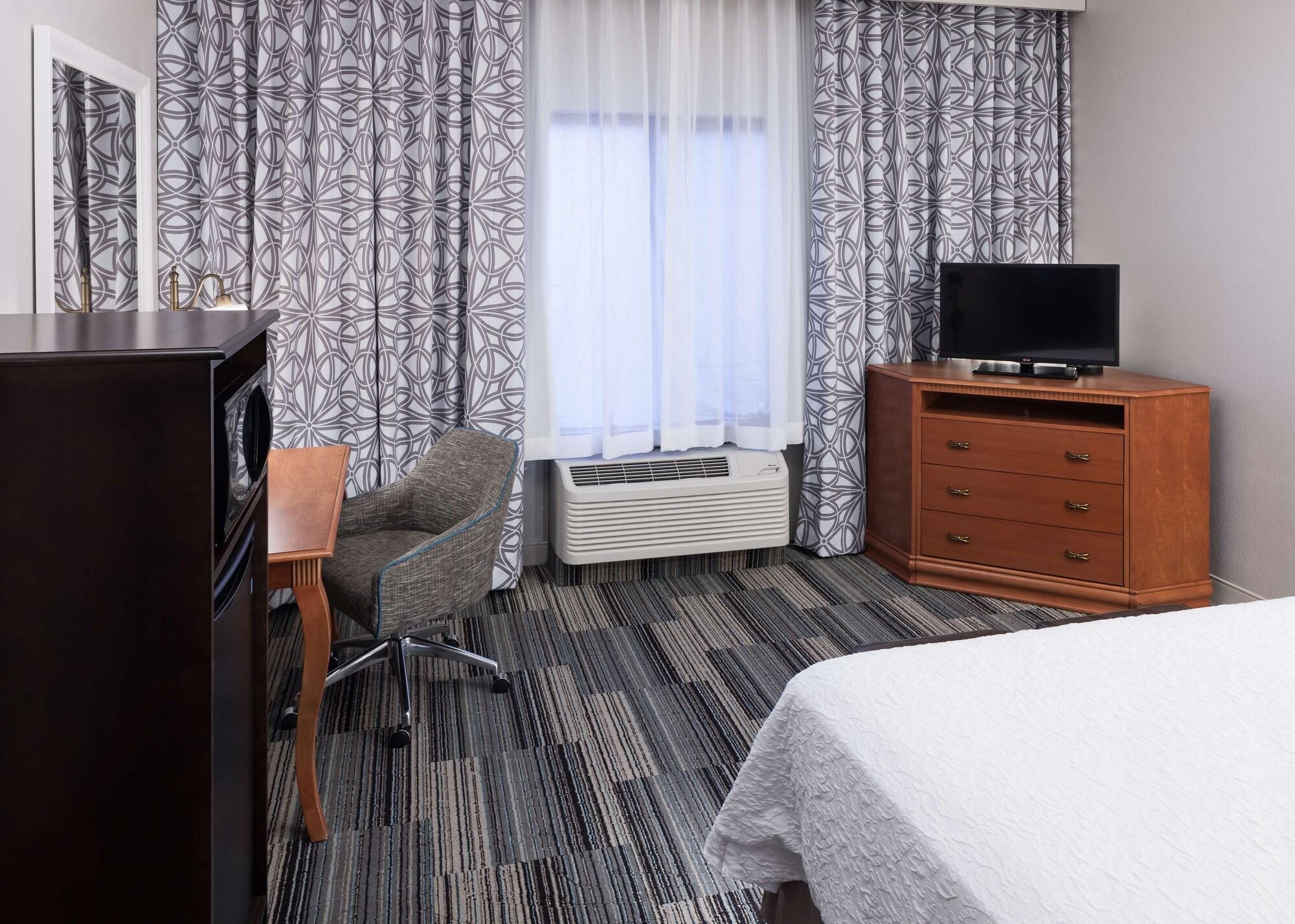 Hampton Inn & Suites Туларе Екстер'єр фото