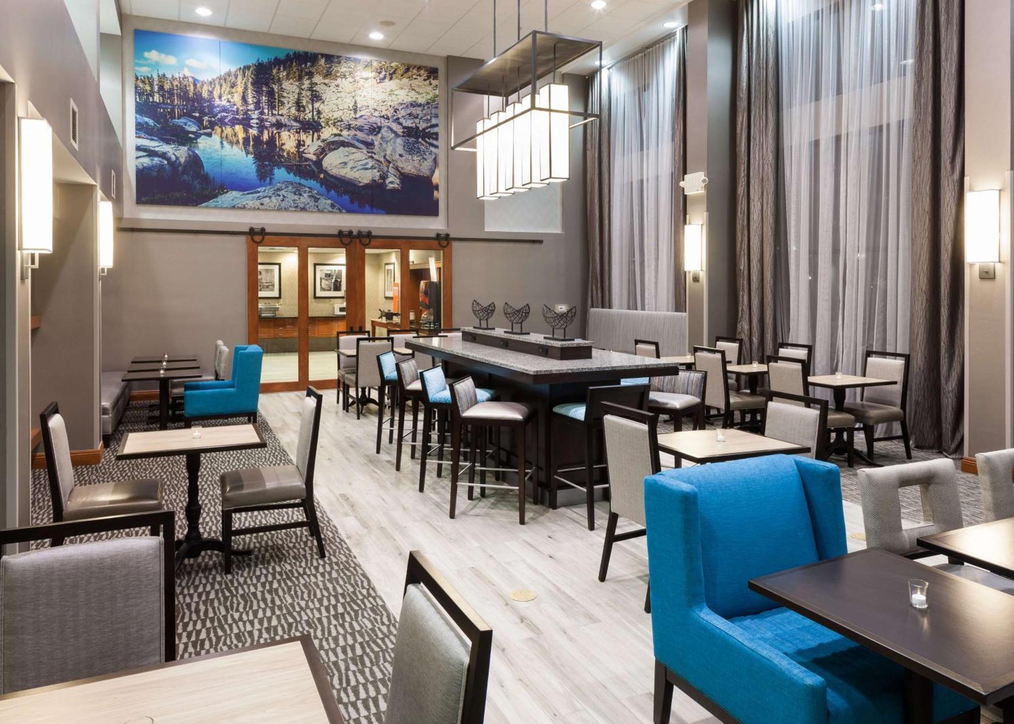 Hampton Inn & Suites Туларе Екстер'єр фото