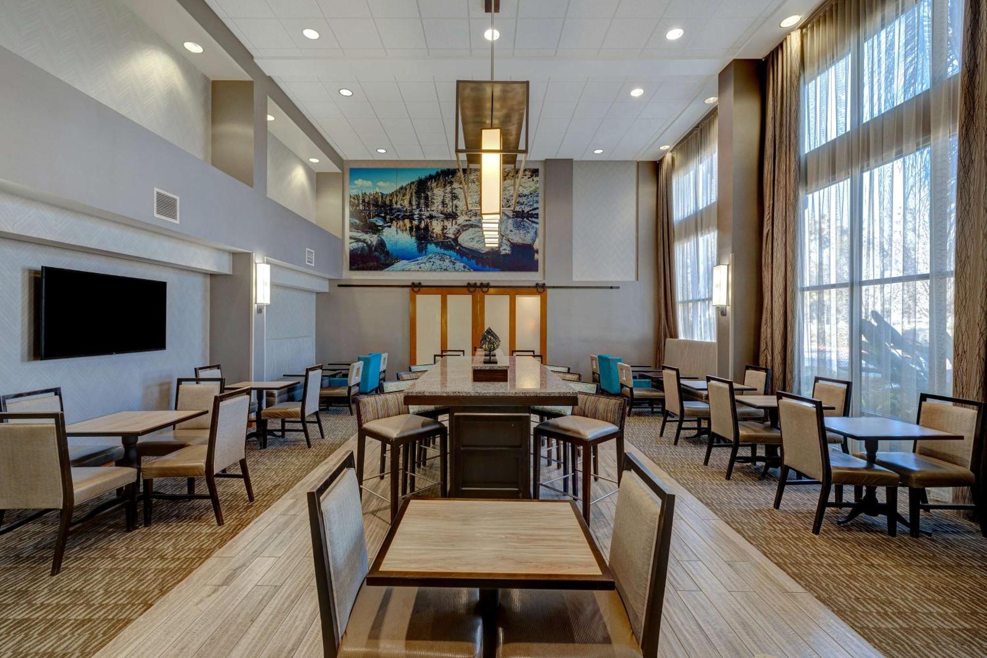 Hampton Inn & Suites Туларе Екстер'єр фото