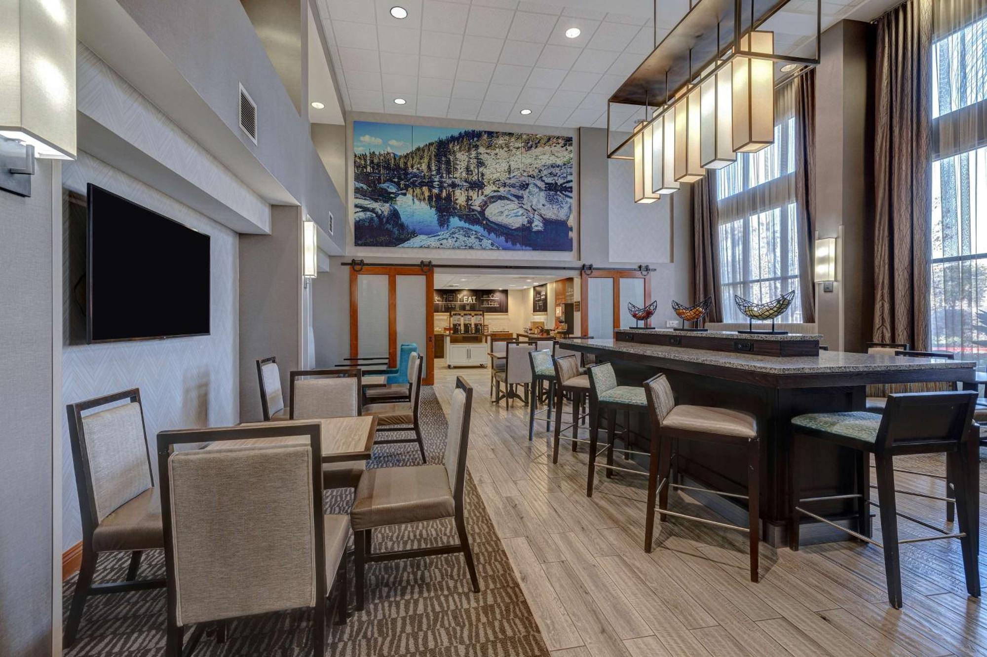 Hampton Inn & Suites Туларе Екстер'єр фото